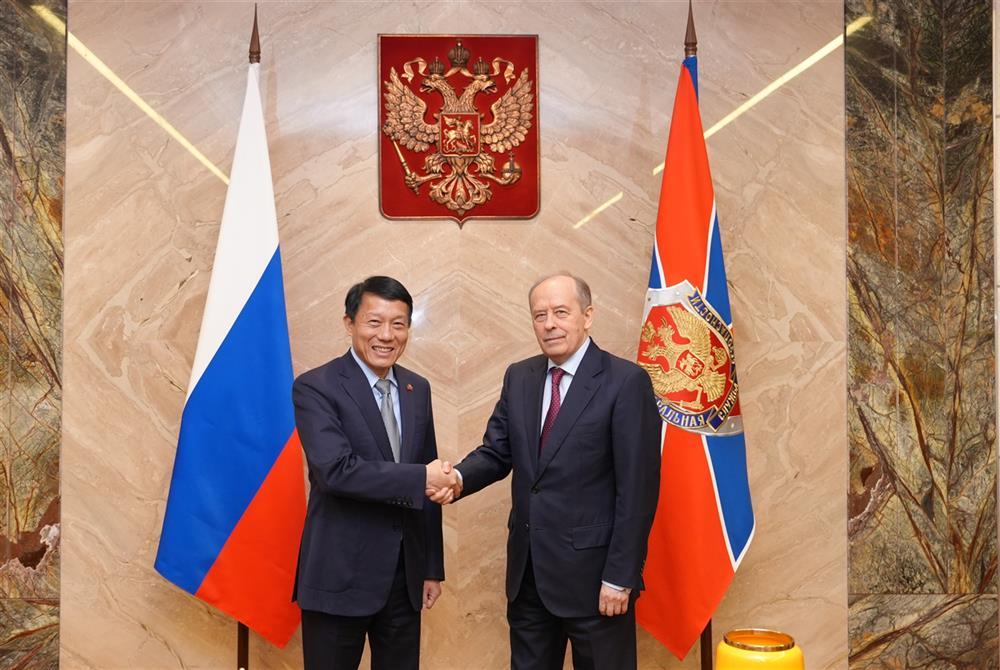 Minister Luong Tam Quang and FSB Director Alexander Vasilyevich Bortnikov.