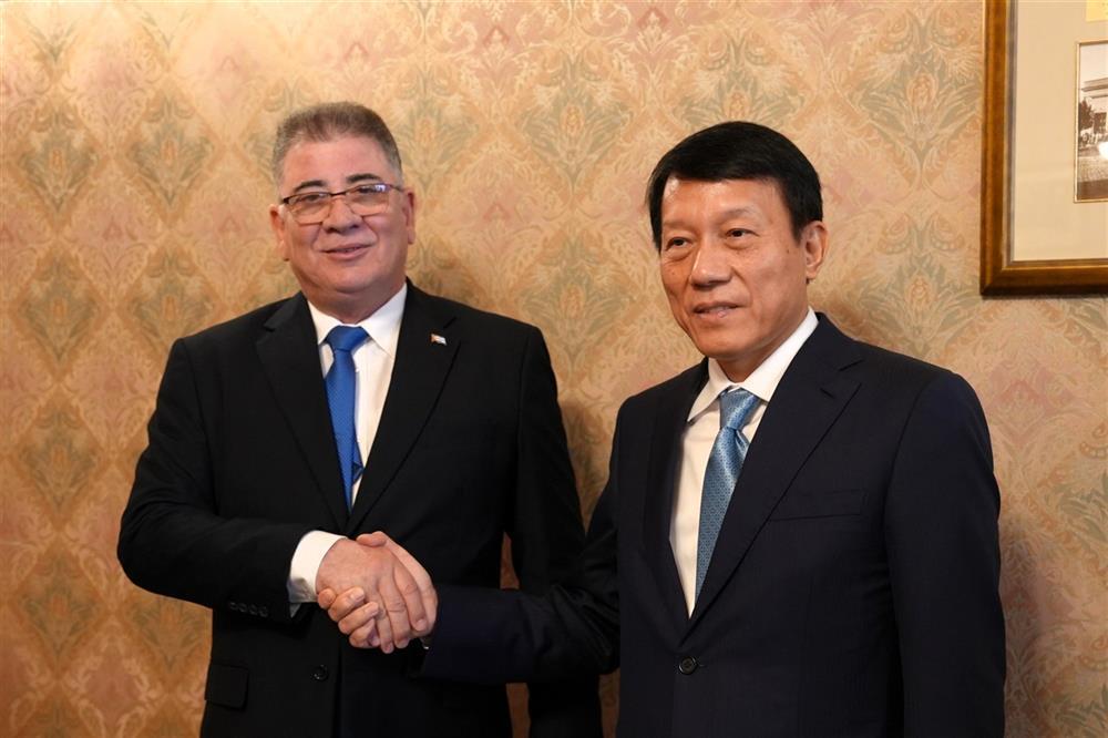 Minister Luong Tam Quang meets with countries’ security officials.