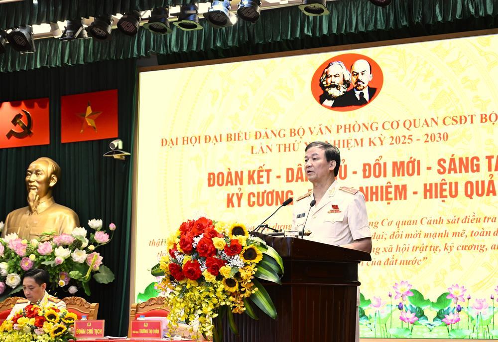 Chief of Office of the MPS Criminal Investigation Authority Major General Tran Minh Tien delivers opening remarks.