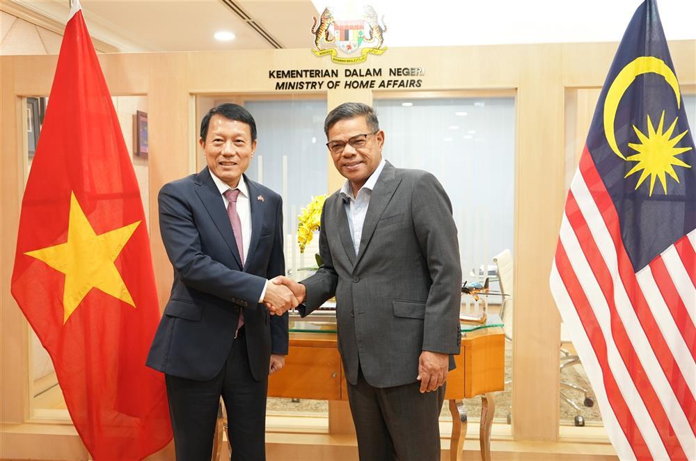 Minister Luong Tam Quang and Malaysian Minister Saifuddin Nasution Ismail.