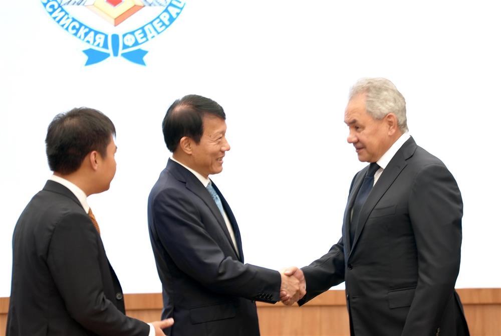 Minister Luong Tam Quang and Russian Security Council Secretary Sergey Shoigu.
