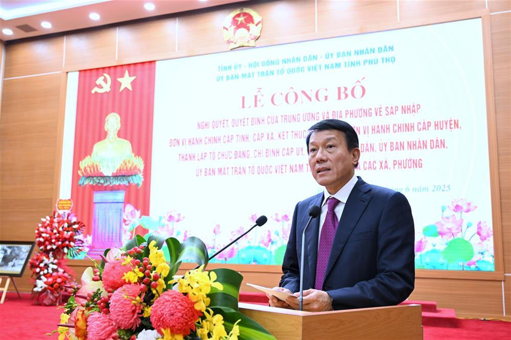 Minister Luong Tam Quang addresses the ceremony.