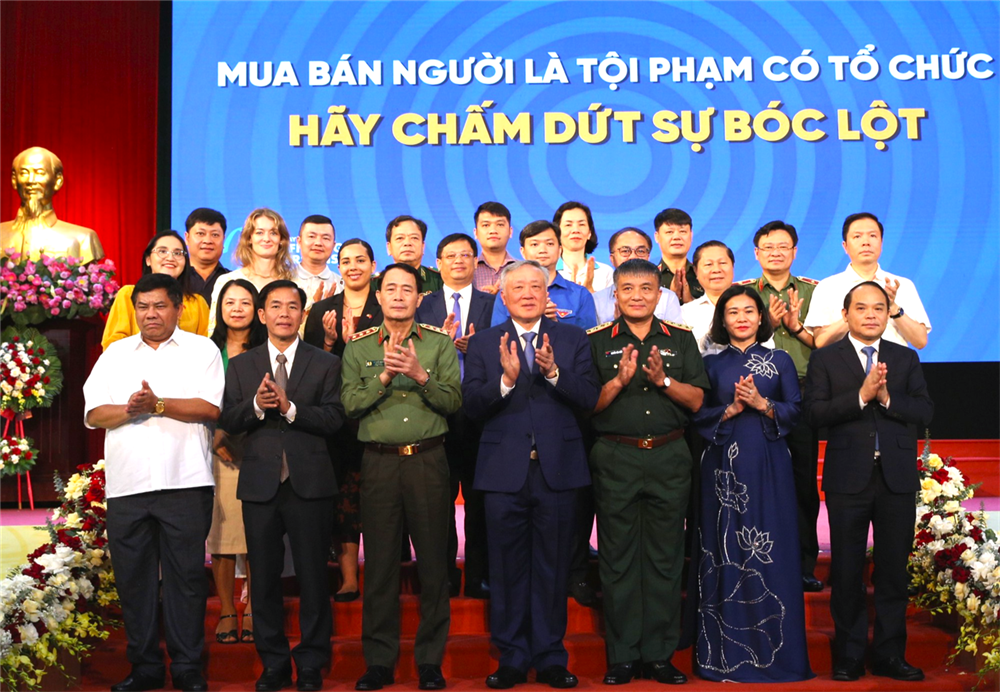 Delegates join group photo.