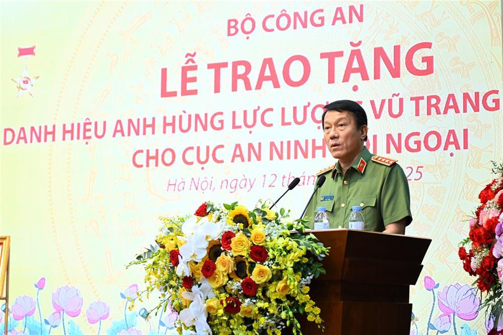 Minister Luong Tam Quang addresses the ceremony.