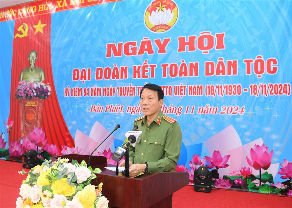 Minister Luong Tam Quang addresses the festival.