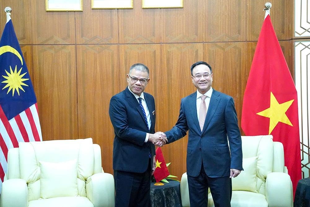 Deputy Minister Pham The Tung pays courtesy call on Malaysian Minister of Home Affairs Datuk Seri Saifuddin Nasution Ismail.