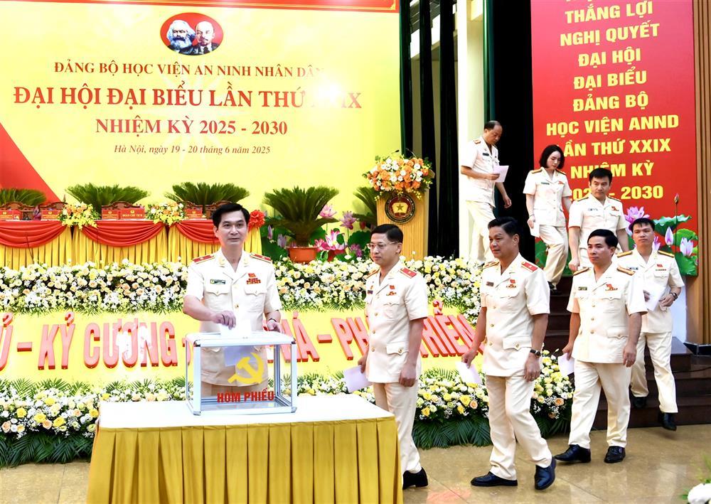 Delegates elect new executive committee.
