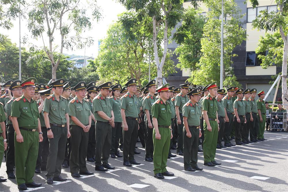 Son La police officers and enlistees attend the launching ceremony.
