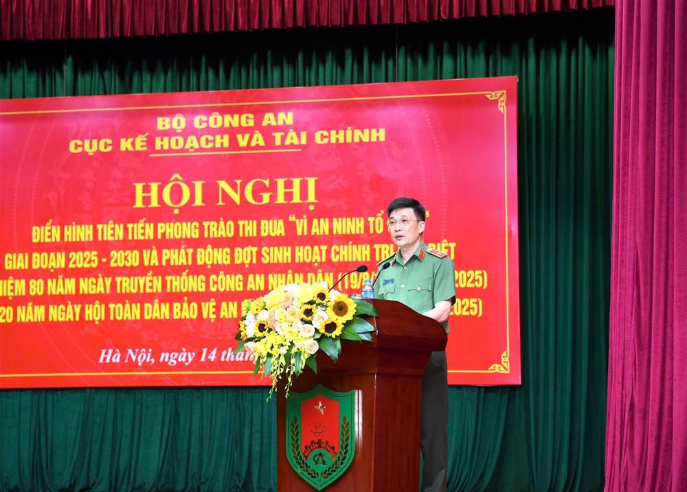 Major General Pham Truong Giang speaks at conference.