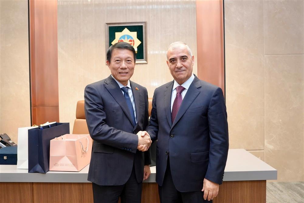 Minister Luong Tam Quang and Director of the State Security Service of Azerbaijan Ali Naghiyev.