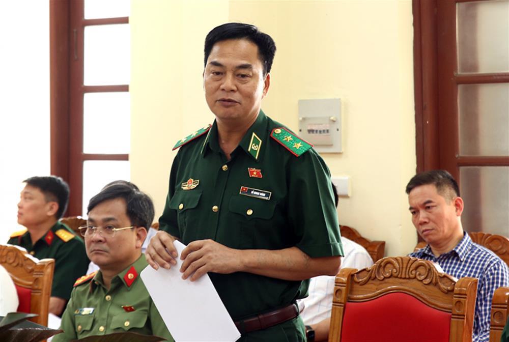 Lieutenant General Do Quang Thanh speaks at the working session.