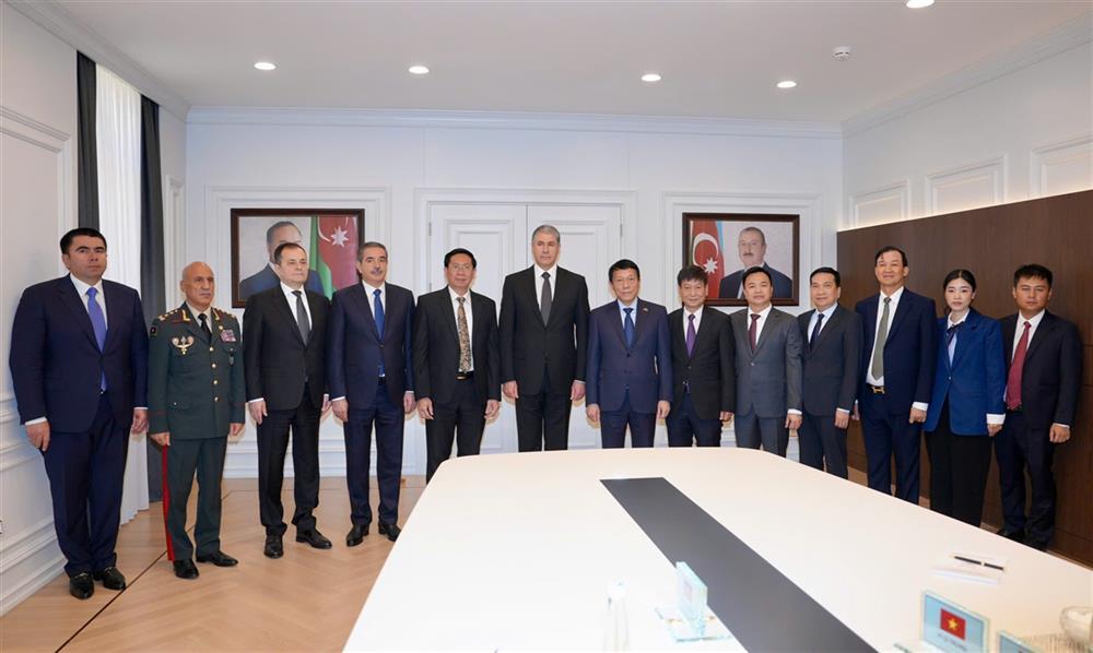 Delegates join group photo.