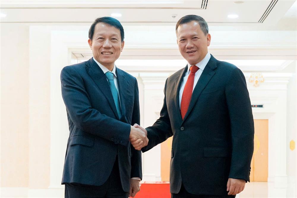 Minister Luong Tam Quang and Cambodian Prime Minister Hun Manet.