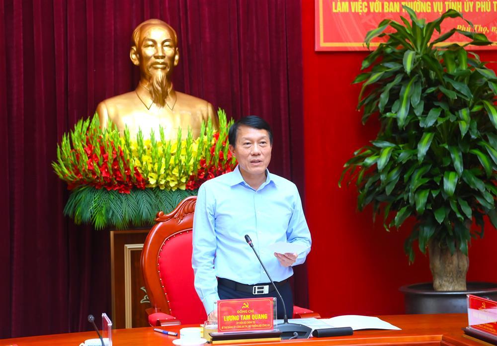 Minister Luong Tam Quang concludes the working session.