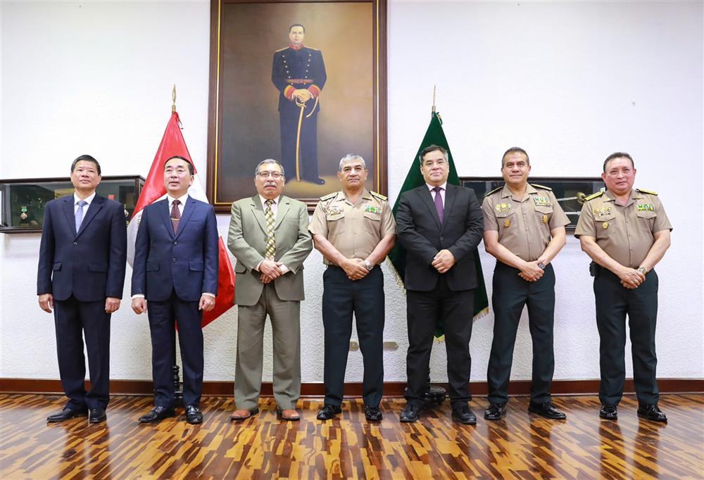 Delegates join group photo.