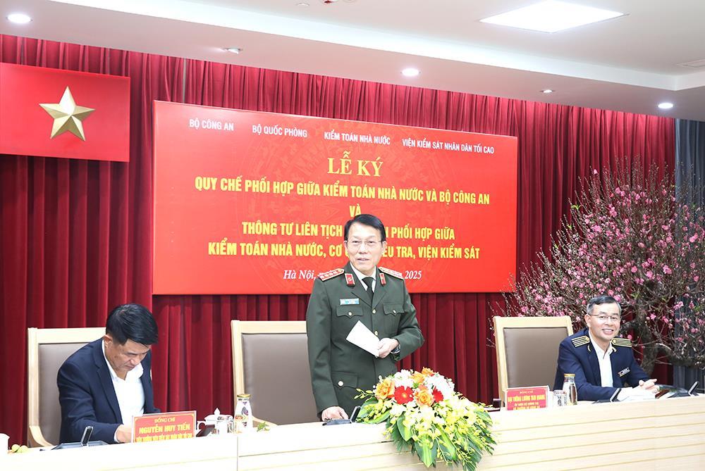 Minister Luong Tam Quang speaks at the ceremony.