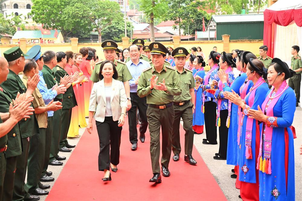 Deputy Minister Le Quoc Hung attends the festival.
