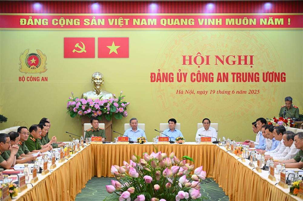 Party and State’s top leaders attend the meeting.