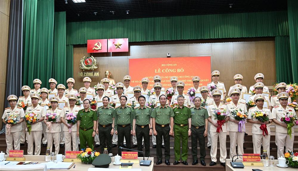 Delegates join group photo.
