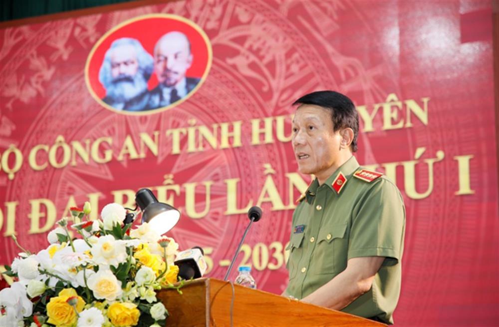 Minister Luong Tam Quang addresses the congress.