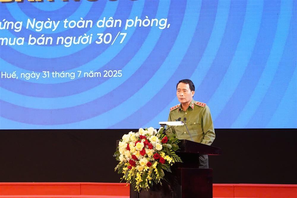 Deputy Minister Le Quoc Hung speaks at the ceremony.