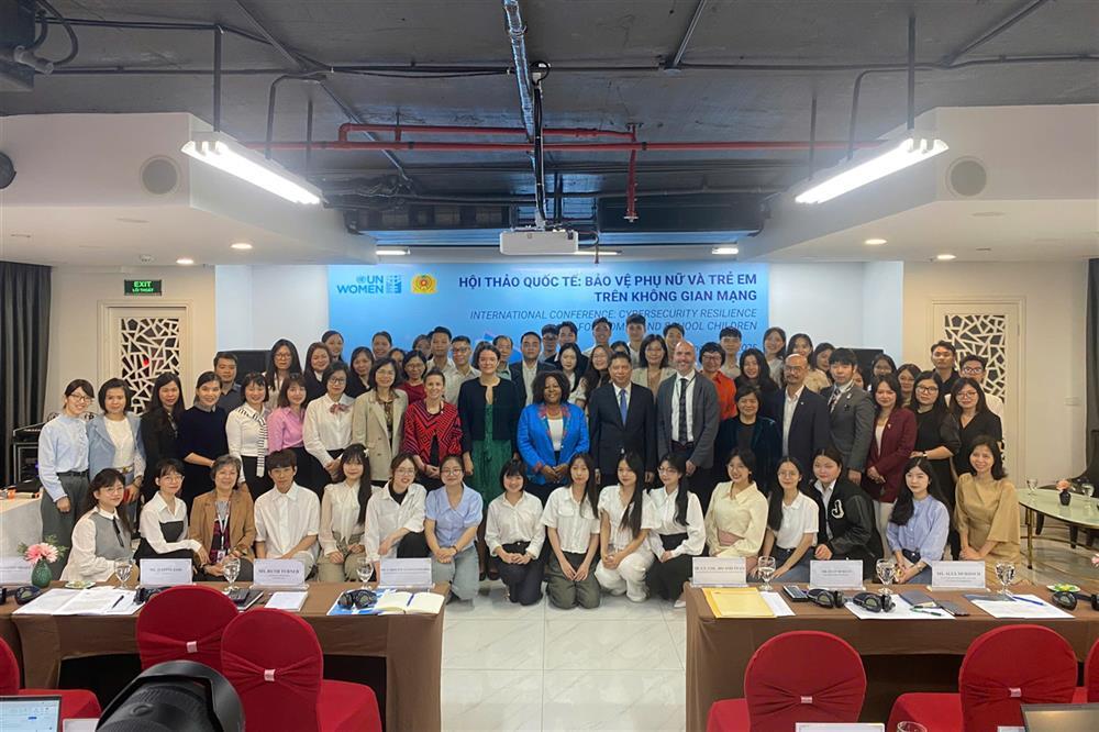 Delegates join group photo.
