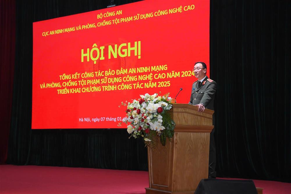 Deputy Minister Pham The Tung addresses the meeting.