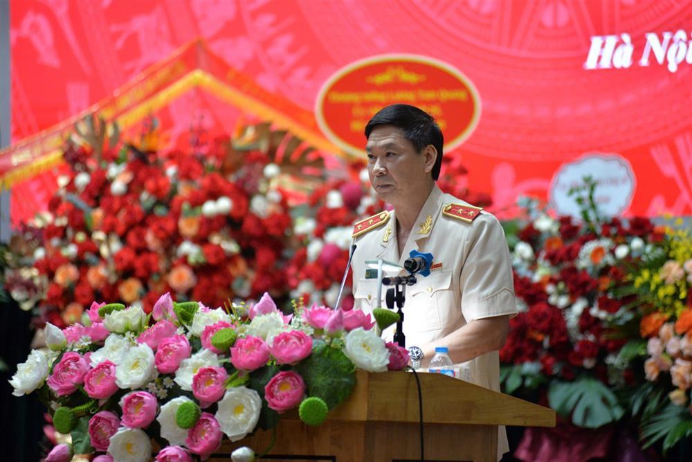 Lieutenant General Tran Minh Huong delivers opening speech.