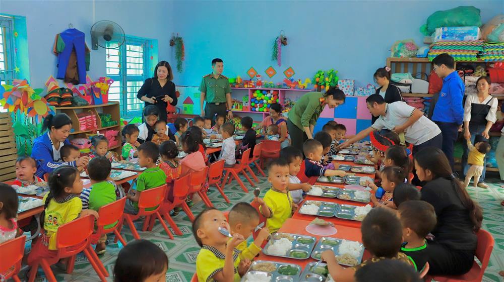 Delegates cook lunch for local children.