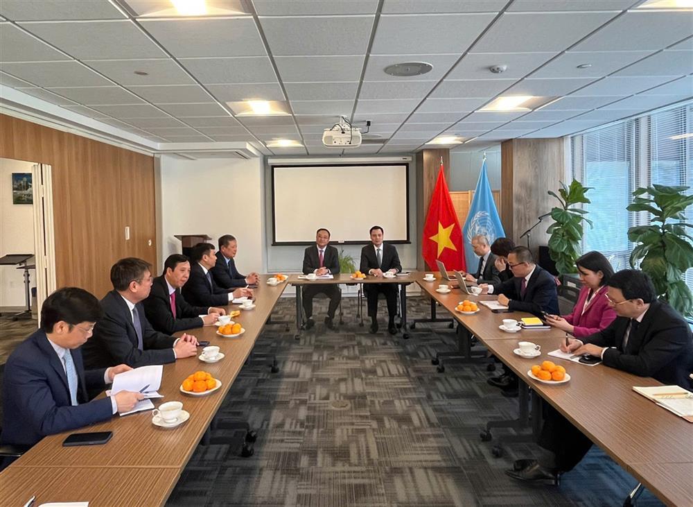 Deputy Minister Pham The Tung visits Permanent Mission of Vietnam to the UN.