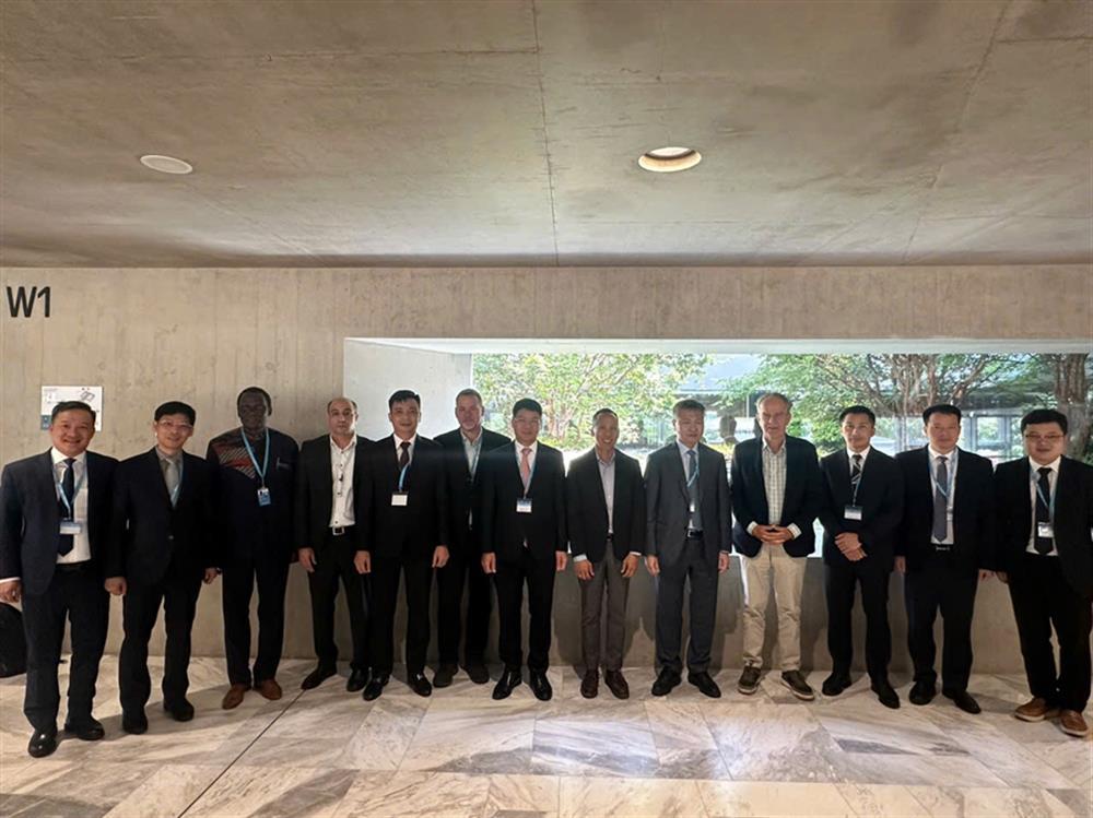 Deputy Minister Nguyen Ngoc Lam visits WHO.