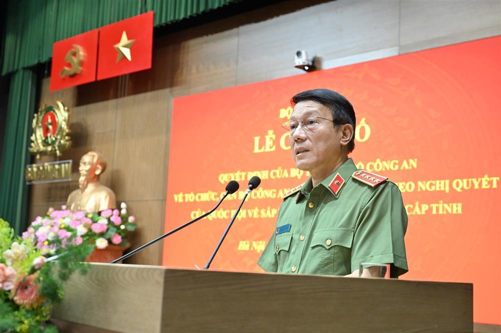 Minister Luong Tam Quang addresses the ceremony.