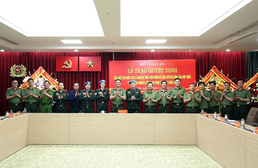 Delegates join group photo.