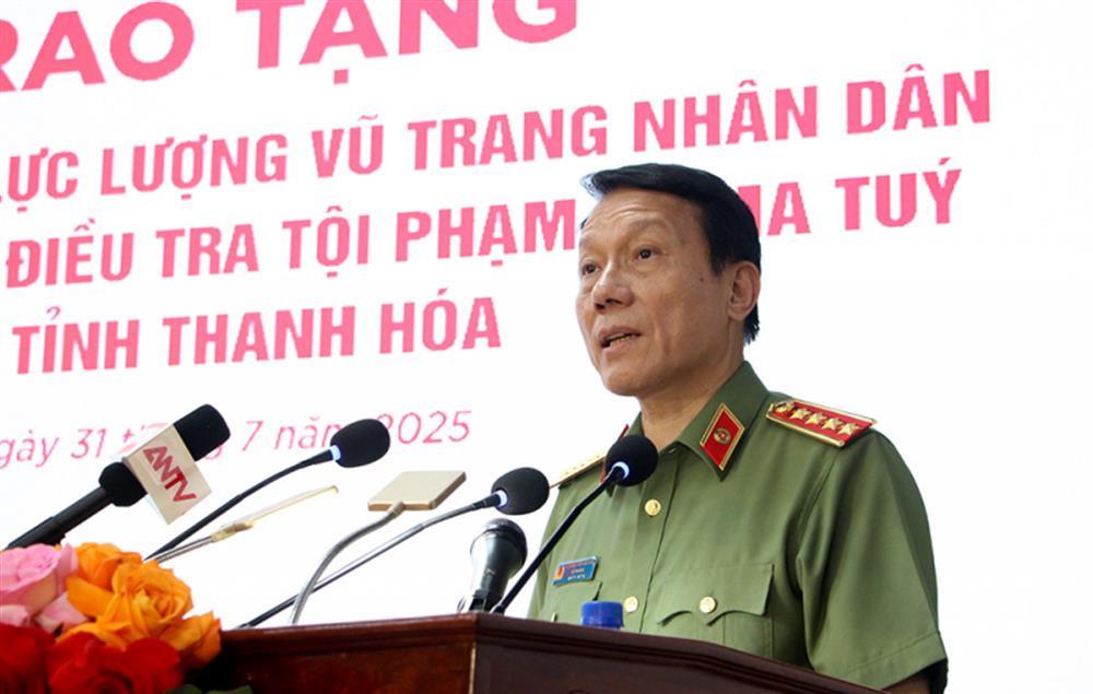 Minister Luong Tam Quang speaks at the ceremony.