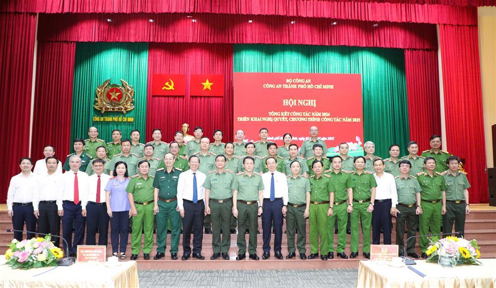 Delegates join group photo.