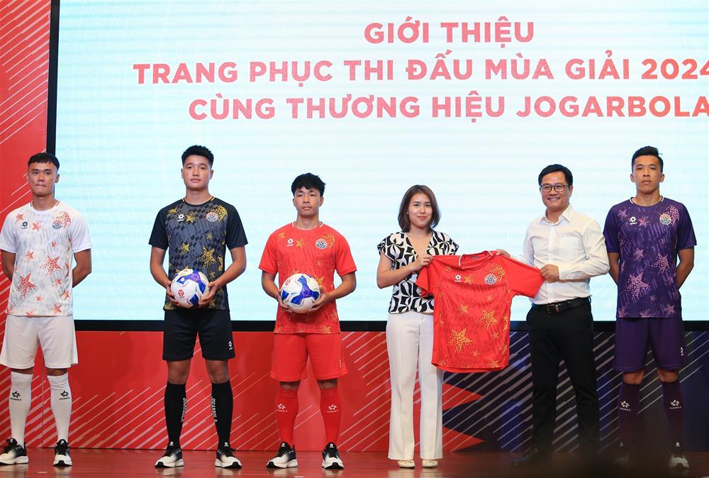 Hanoi Police Football Club, PVF-CAND Football Club introduce their new kits in the upcoming season.