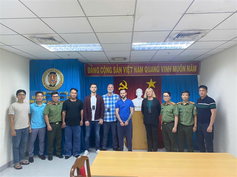MPS hands over extradition-requested fugitive to Swedish authorities.