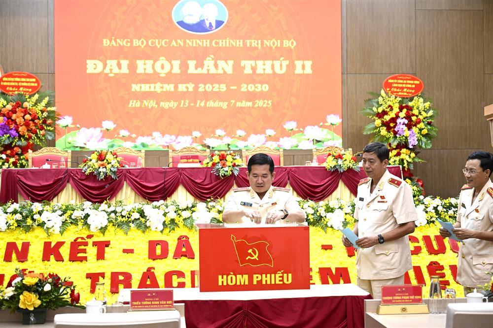 Delegates elect Executive Committee of the Department’s Party Committee for the new term.