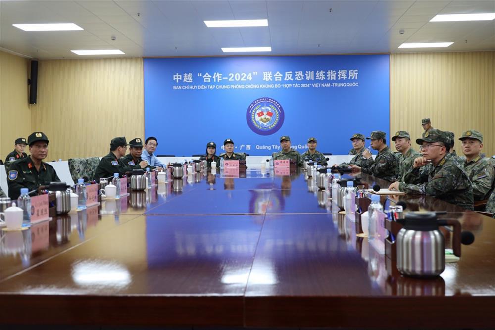 Delegates listen to reports on the joint exercise.