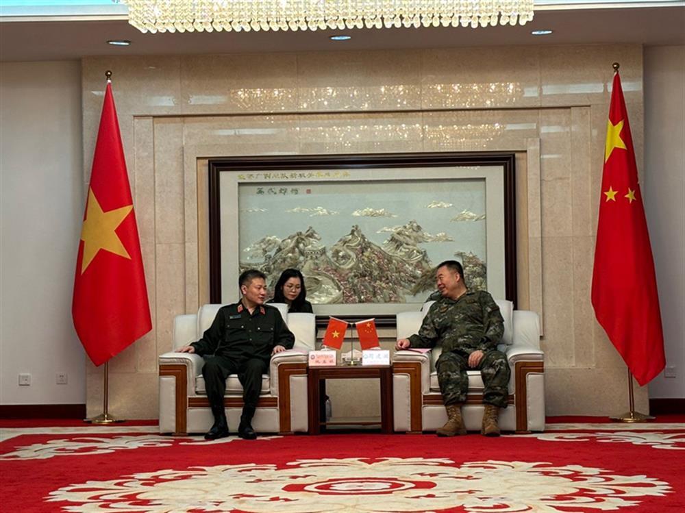 Deputy Minister Nguyen Ngoc Lam meets with Chief of Staff of the Chinese People's Armed Police Zhou Jianguo.