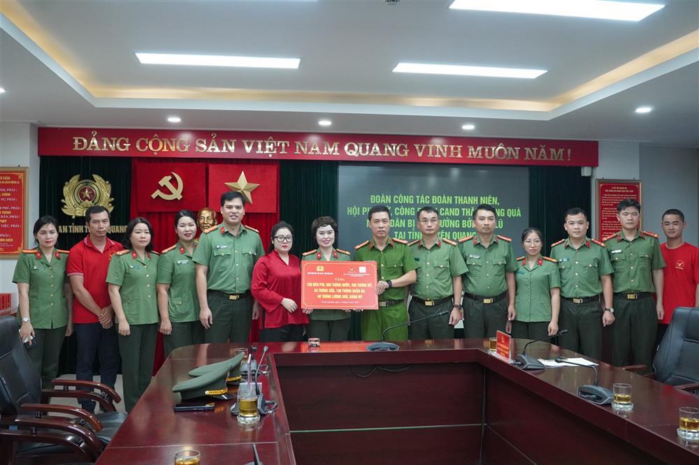 Delegates visit and encourage on-duty forces in Tuyen Quang.