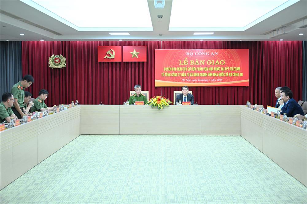 Overview of the ceremony.