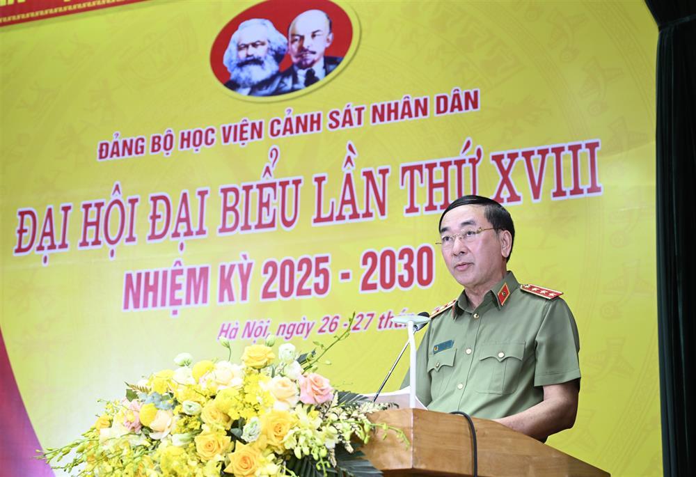 Deputy Minister Tran Quoc To speaks at the congress.
