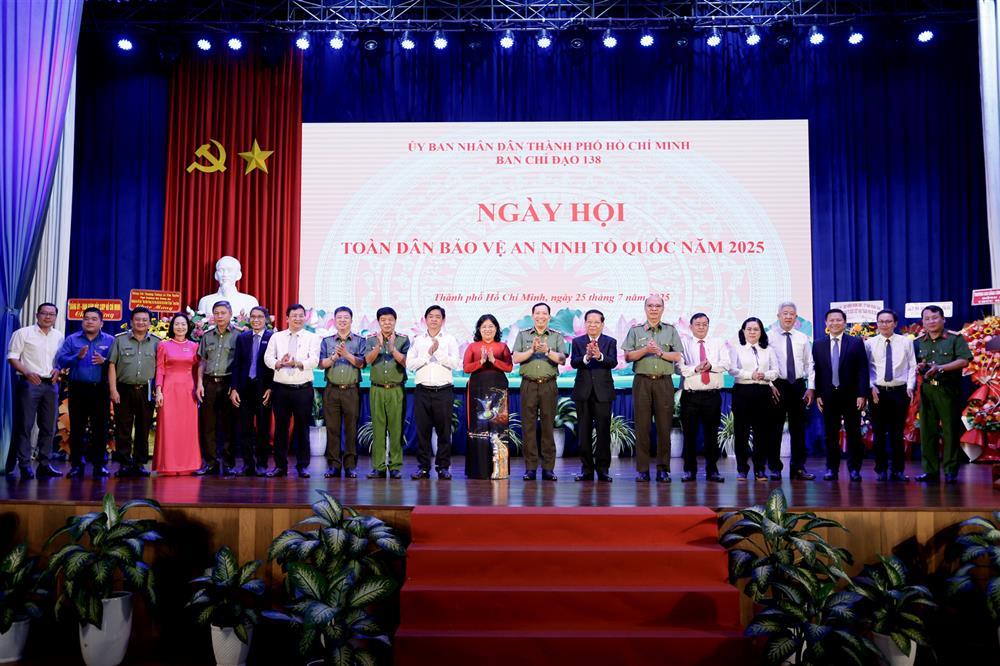 Delegates join group photo.