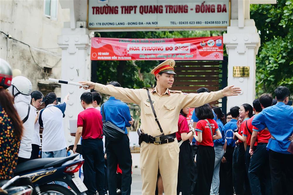 Traffic police officers guide the traffic at examination sites.
