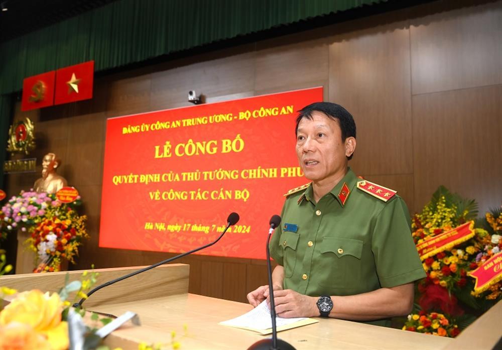 Minister Luong Tam Quang addresses the ceremony.