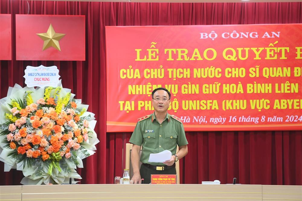 Deputy Minister Pham The Tung speaks at the ceremony.