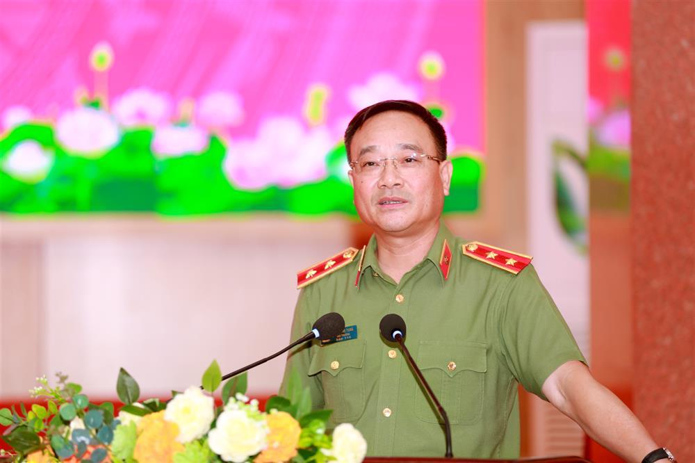 Deputy Minister Pham The Tung chairs conference.