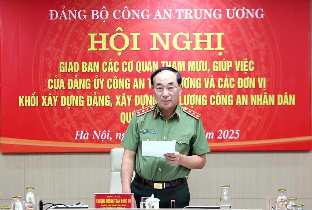 Deputy Minister Tran Quoc To addresses the meeting.