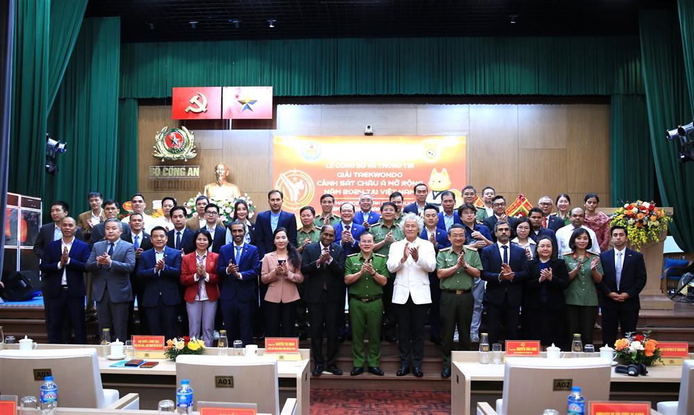 Delegates join group photo.